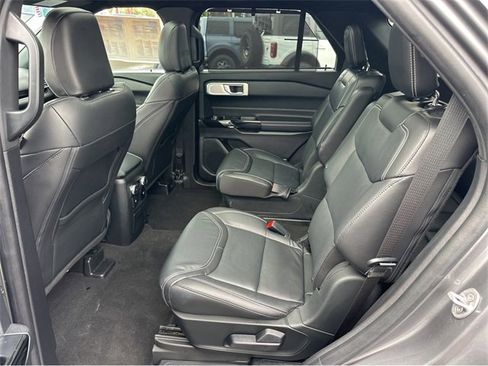 Used 2022 Ford Explorer ST image 18