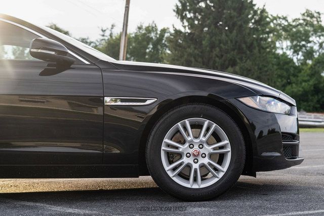 Used 2018 Jaguar XE Premium AWD/4WD image 11
