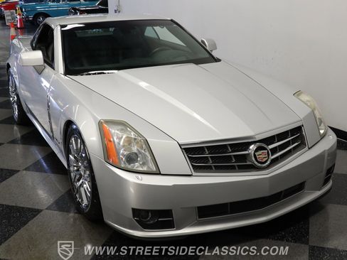 Used 2009 Cadillac XLR image 14