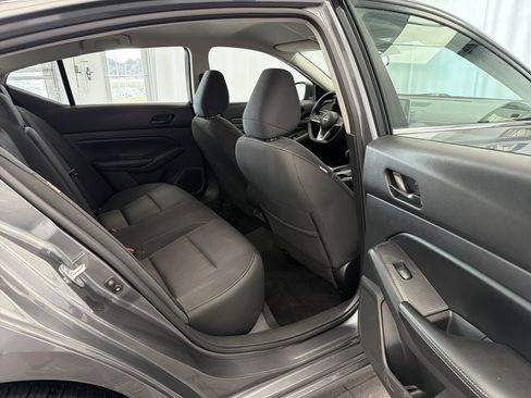 Used 2024 Nissan Altima 2.5 SV FWD image 11