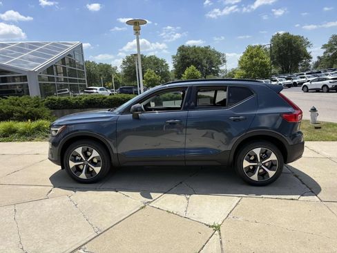 Used 2026 Volvo XC40 B5 Core w/ Protection Package Premier AWD/4WD image 4