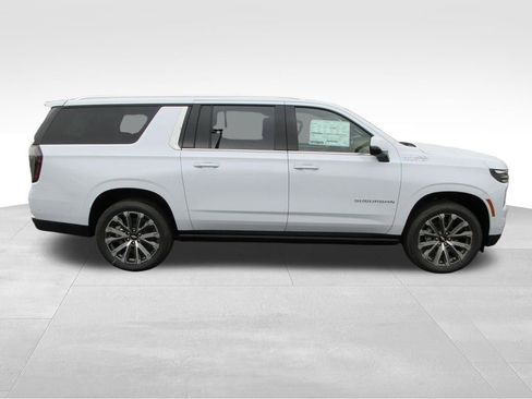 New 2026 Chevrolet Suburban High Country image 7