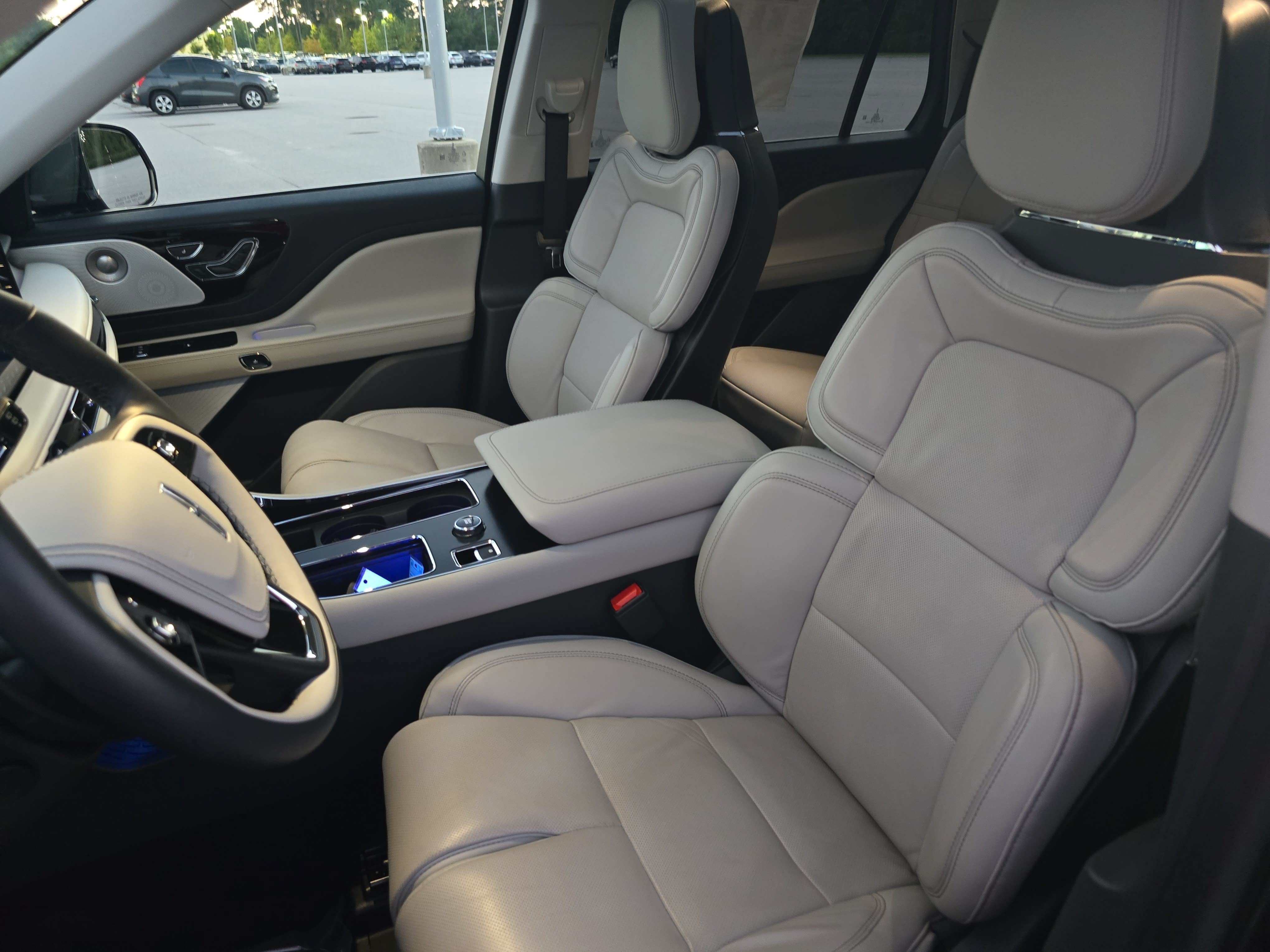 Used 2026 Lincoln Aviator Reserve w/ Luxury Package RWD image 16
