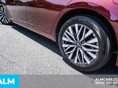 Used 2025 Nissan Altima 2.5 SV FWD image 15