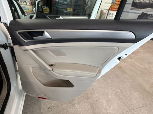 Used 2015 Volkswagen Golf TDI SE image 45