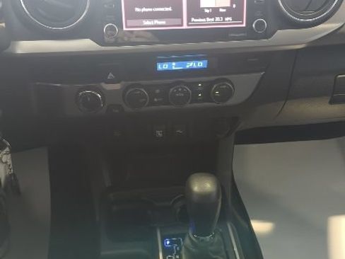 Used 2022 Toyota Tacoma SR5 AWD/4WD image 14