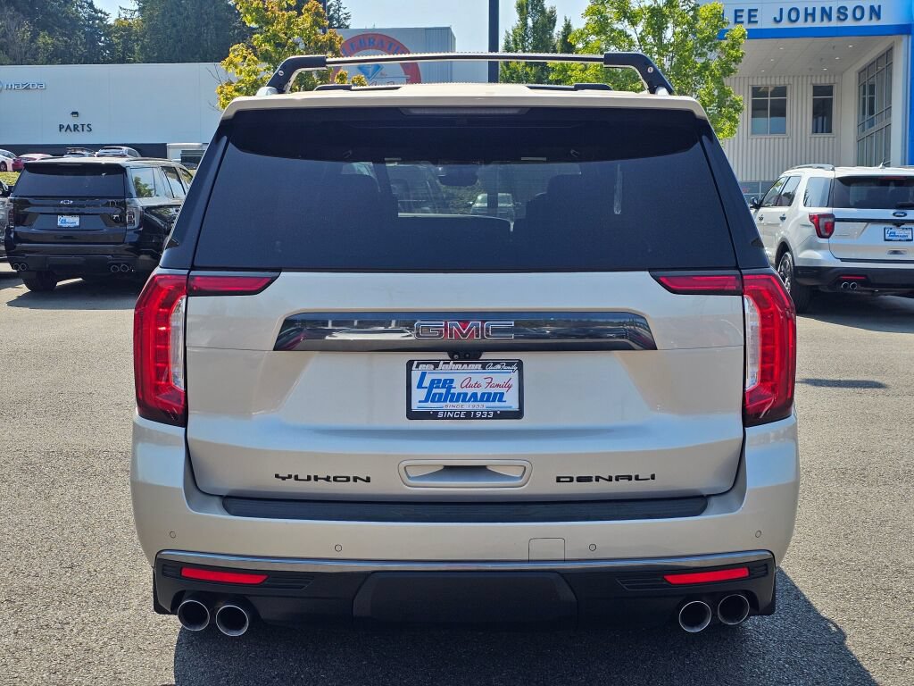 Used 2023 GMC Yukon XL Denali Ultimate AWD/4WD image 6