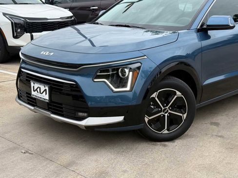 Certified 2026 Kia Niro FWD image 2