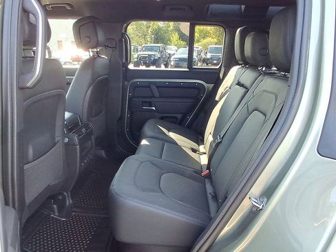 Used 2025 Land Rover Defender 110 X-Dynamic SE AWD/4WD image 26