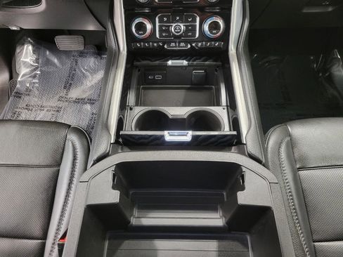 Used 2022 GMC Yukon XL Denali image 17