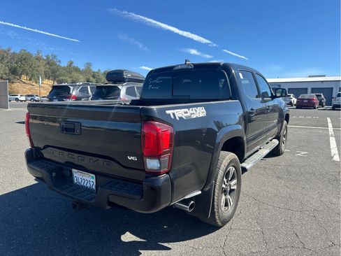 Used 2019 Toyota Tacoma TRD Sport w/ Technology Package AWD/4WD image 5
