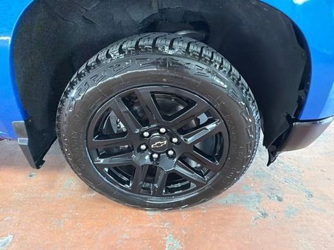 Used 2022 Chevrolet Silverado 1500 Custom w/ LPO, Dark Essentials Package AWD/4WD image 8