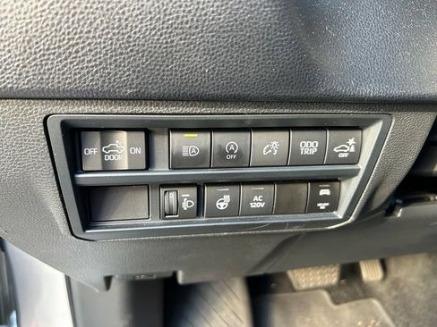 Used 2022 Toyota Tundra SR5 w/ SR5 Premium Package RWD image 19
