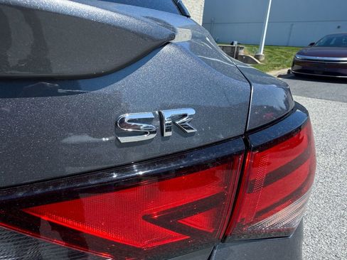 Used 2020 Nissan Sentra SR w/ Premium Package FWD image 7
