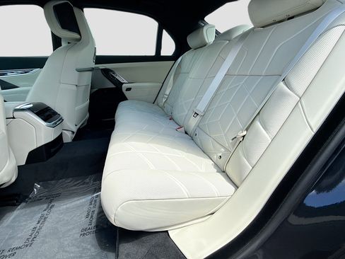 New 2026 BMW i7 eDrive50 w/ Premium Package image 21