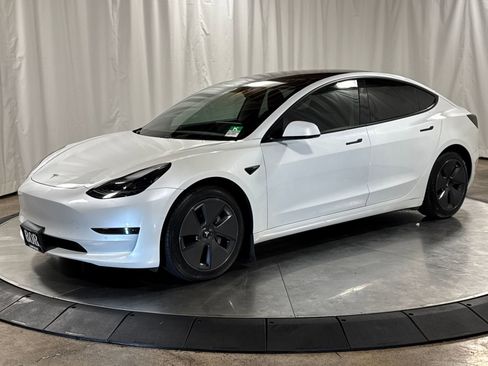 Used 2021 Tesla Model 3 Standard Range Plus image 1