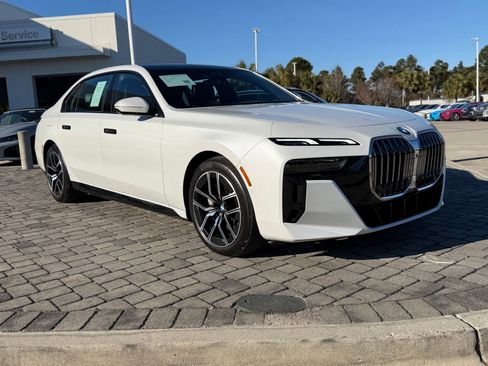 Used 2025 BMW 740i xDrive w/ Premium Package image 6