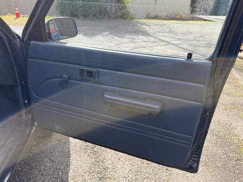 Used 1989 Toyota Pickup Deluxe image 6