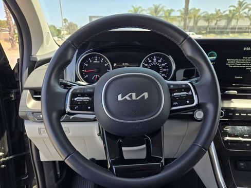 Used 2024 Kia Carnival EX FWD image 20