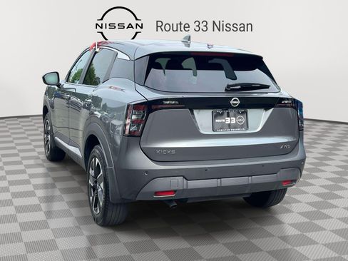 Used 2025 Nissan Kicks SV AWD/4WD image 3