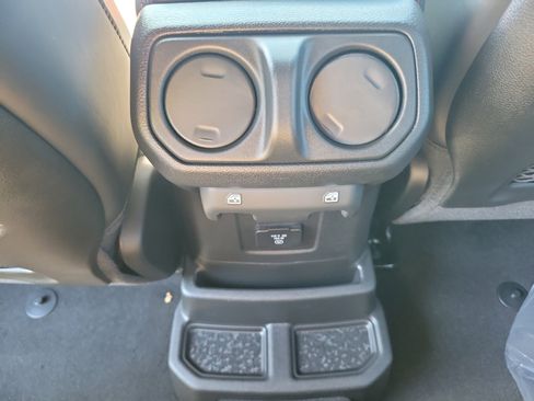 New 2025 Jeep Wrangler Unlimited Rubicon image 10