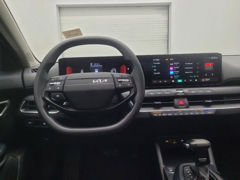 Used 2025 Kia K4 FWD image 22