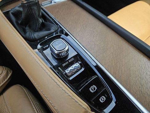 Used 2017 Volvo S90 T6 Inscription w/ Vision Package image 20