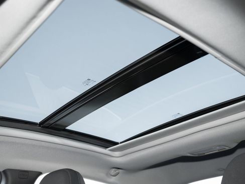 Used 2024 Chevrolet Malibu LT image 25