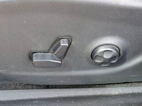 Used 2019 Jeep Cherokee Limited image 13