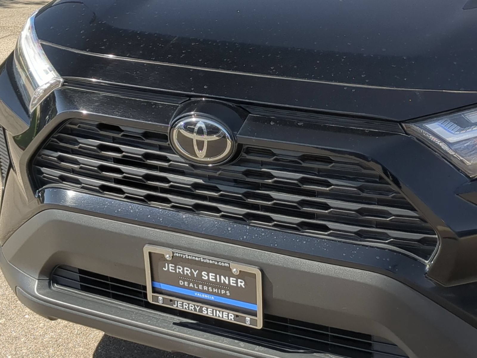 Used 2024 Toyota RAV4 XLE AWD/4WD image 9