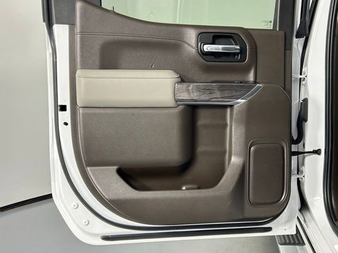 Used 2019 Chevrolet Silverado 1500 LTZ w/ LTZ Premium Package image 15