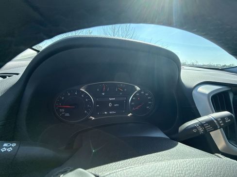 Certified 2024 GMC Terrain SLT w/ Tech Package image 18