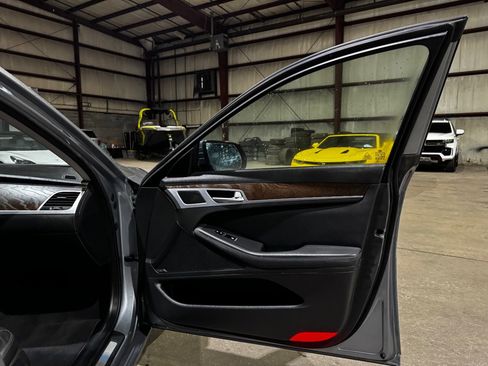 Used 2015 Hyundai Genesis 3.8 w/ Option Group 04 image 24