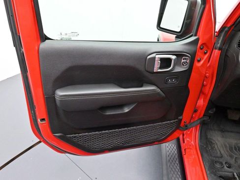 Used 2021 Jeep Gladiator Rubicon AWD/4WD image 9