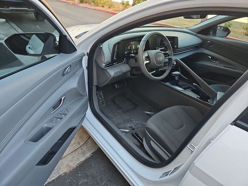 Used 2025 Hyundai Elantra Sport FWD image 10