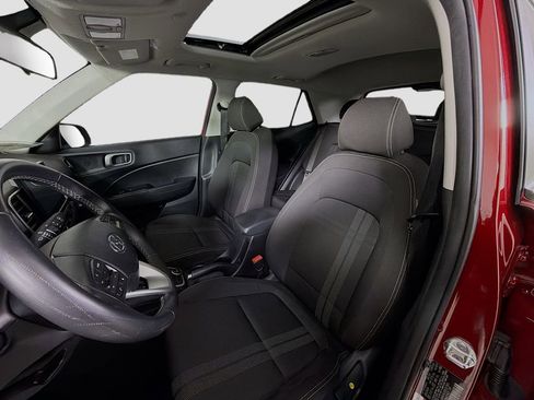 Used 2024 Hyundai Venue SEL image 12