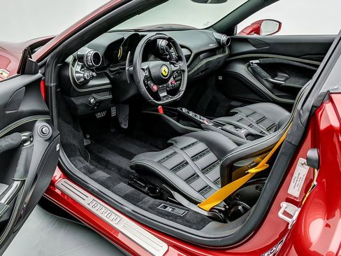 Certified 2022 Ferrari F8 Tributo image 10