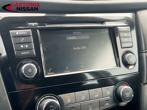 Used 2020 Nissan Rogue S image 18