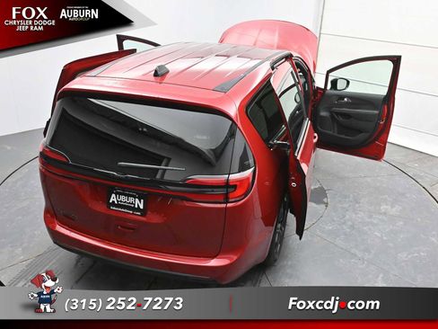 New 2026 Chrysler Pacifica Select FWD image 37