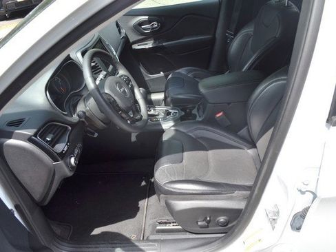 Used 2023 Jeep Cherokee Altitude Lux image 17