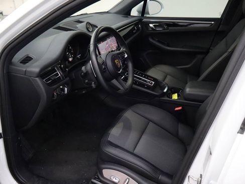 Used 2024 Porsche Macan image 26