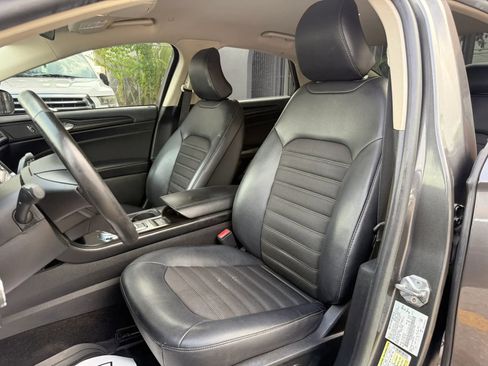 Used 2018 Ford Fusion SE w/ Equipment Group 601A FWD image 15