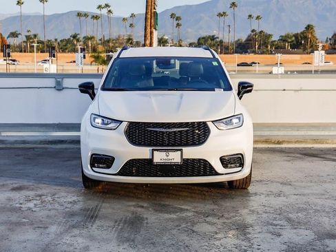 New 2026 Chrysler Pacifica Select w/ S Appearance Package image 3