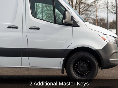 Used 2025 Mercedes-Benz Sprinter 2500 image 9