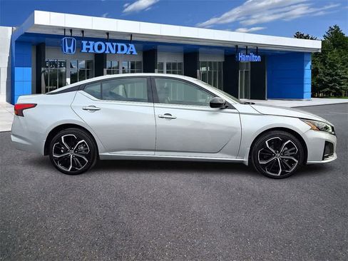 Used 2023 Nissan Altima 2.5 SR image 23