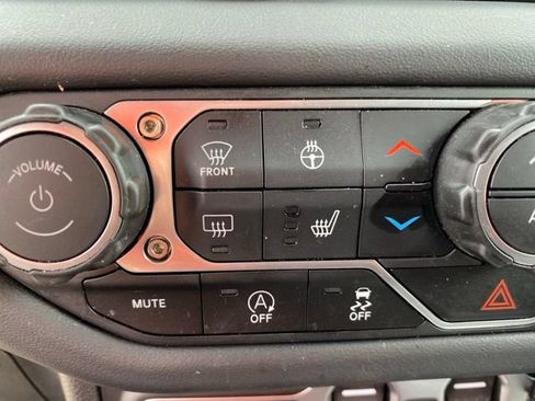 Used 2025 Jeep Wrangler Unlimited Rubicon AWD/4WD image 25