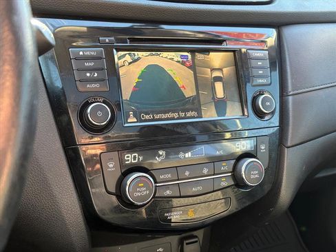 Used 2020 Nissan Rogue SV w/ Sun & Sound Touring Package image 9