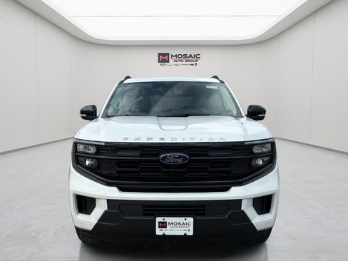 New 2026 Ford Expedition Active image 2