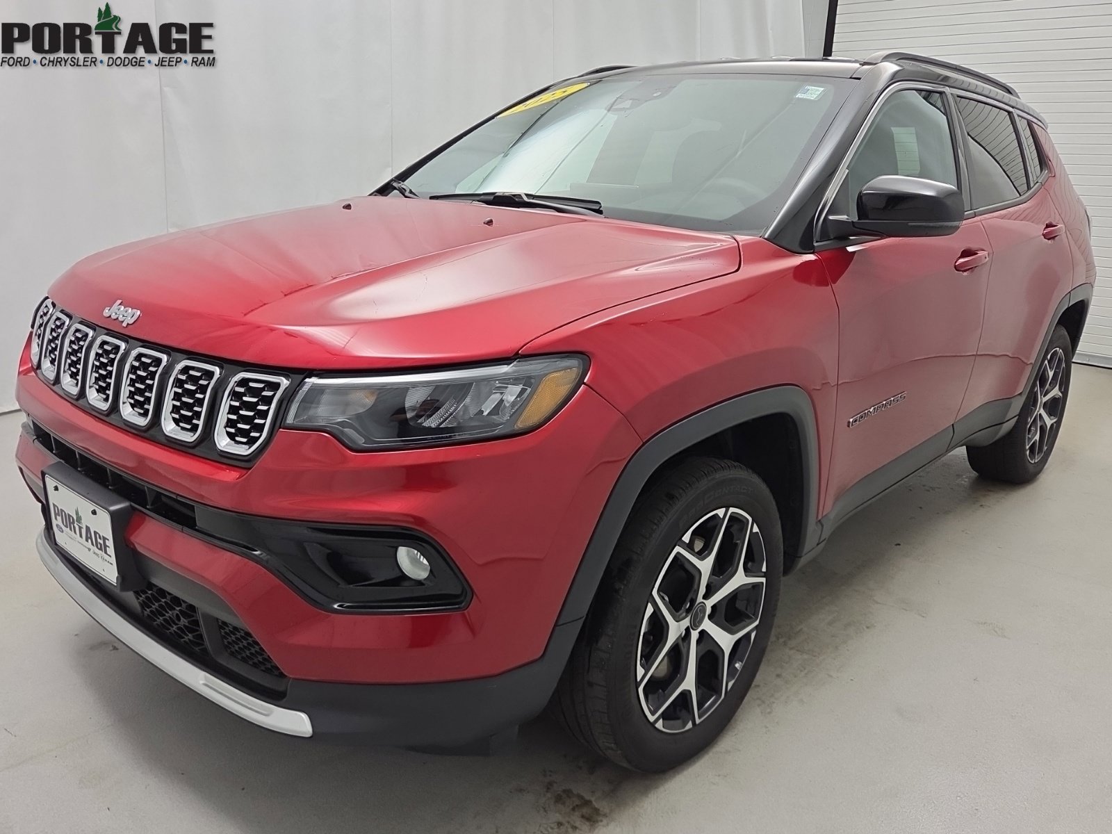 Used 2025 Jeep Compass Limited AWD/4WD image 3