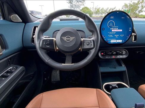Certified 2025 MINI Cooper Countryman SE w/ Comfort Package Max AWD/4WD image 6